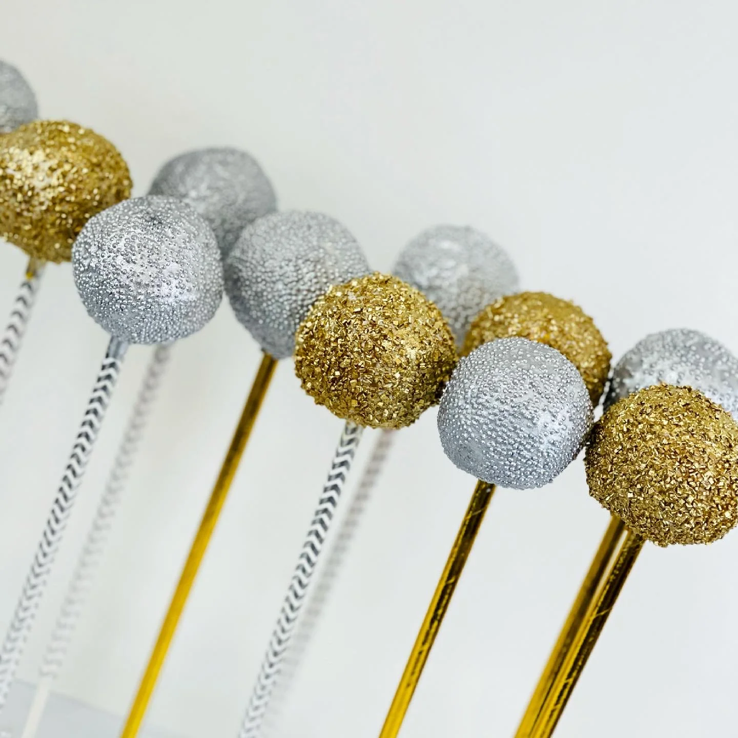 Sparkly Gold & Silver Cake Pops - Image 3